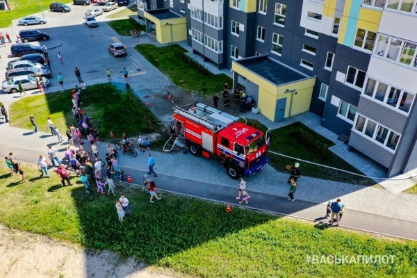 В Бресте на Грюнвальдской произошел серьёзный пожар. Горела квартира (Фото и видео)
В Бресте на Грюнвальдской произошел серьёзный пожар. Горела квартира (Фото и видео)