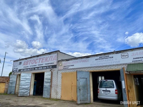 О причинах образования коррозии на рамке лобового стекла автомобиля рассказал директор сервиса по замене автостекол «Протон» в Бресте