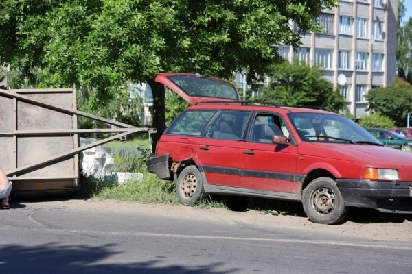 Прицеп с блоками перевернулся в Барановичах