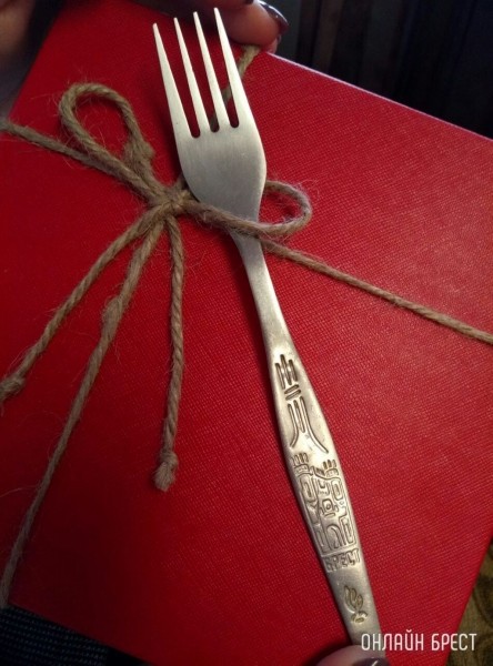 У кого есть такая вилка?
             
                У кого есть такая вилка?