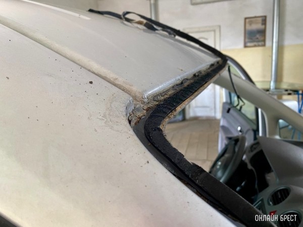 О причинах образования коррозии на рамке лобового стекла автомобиля рассказал директор сервиса по замене автостекол «Протон» в Бресте