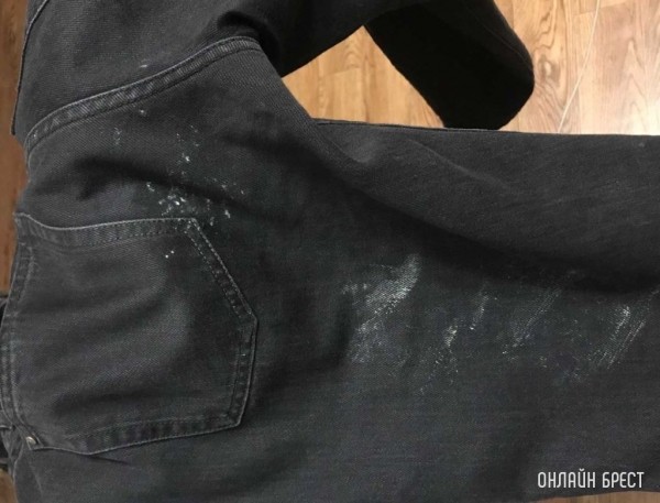 В Бресте на Набережной покрасили скамейки. Обозначений на них не было, что они покрашены, краска не высохла
             
                В Бресте на Набережной покрасили скамейки. Обозначений на них не было, что они покрашены, краска не высохла