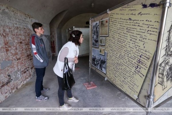 Фотовыставка «Судьбы, сложенные в треугольник» проходит в Брестской крепости Фотовыставка «Судьбы, сложенные в треугольник» проходит в Брестской крепости