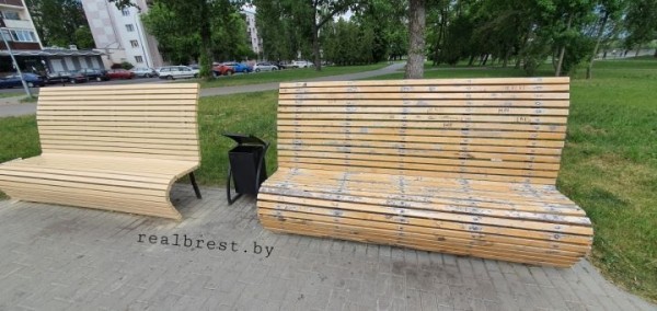 Осторожно! В Бресте на Набережной приступили к покраске лавочек
             
                Осторожно! В Бресте на Набережной приступили к покраске лавочек