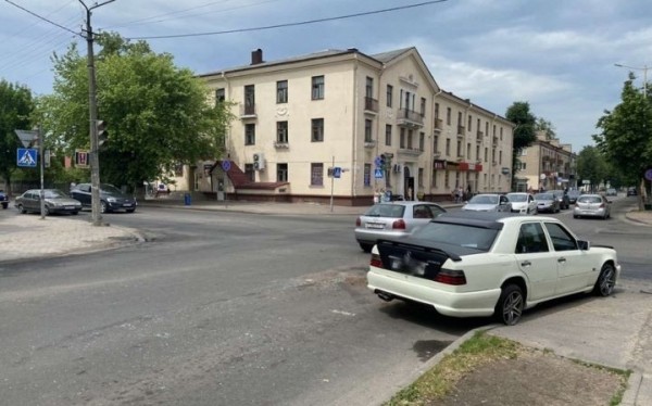 «Скорая» спровоцировала аварию в центре Барановичей «Скорая» спровоцировала аварию в центре Барановичей