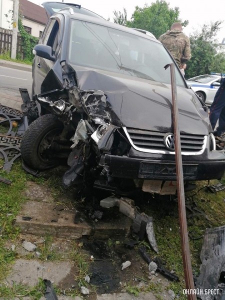 В Берёзе водитель попал в серьёзное ДТП
В Берёзе водитель попал в серьёзное ДТП