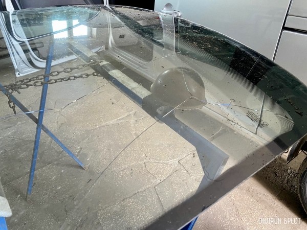 О причинах образования коррозии на рамке лобового стекла автомобиля рассказал директор сервиса по замене автостекол «Протон» в Бресте