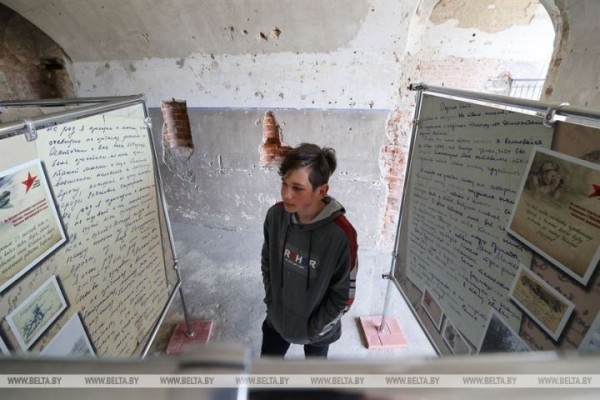 Фотовыставка «Судьбы, сложенные в треугольник» проходит в Брестской крепости Фотовыставка «Судьбы, сложенные в треугольник» проходит в Брестской крепости