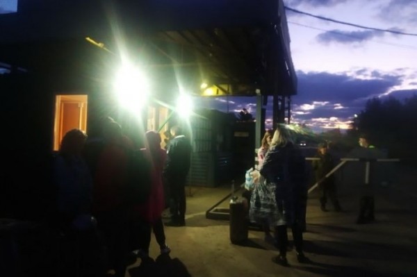 Белорусских туристов не впустили в Россию. Они устроили «забастовку» в автобусе Белорусских туристов не впустили в Россию. Они устроили «забастовку» в автобусе