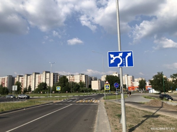 На Вульковском кольце в Бресте нанесли разметку и установили дорожные знаки
             
                На Вульковском кольце в Бресте нанесли разметку и установили дорожные знаки