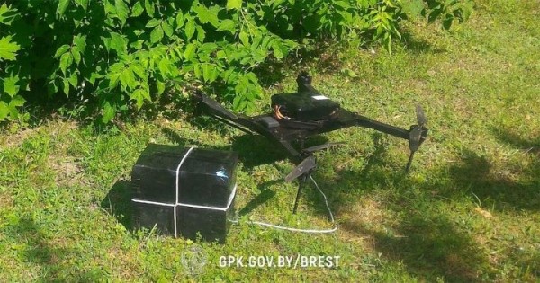 Беспилотник с сигаретами перехвачен брестскими пограничниками Беспилотник с сигаретами перехвачен брестскими пограничниками