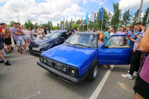«Таких выпущено только 100 штук». Побывали на Volkswagen Day и нашли очень интересные машины