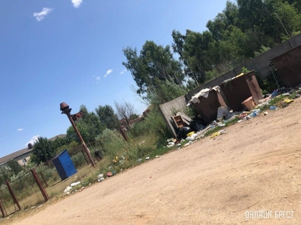 Читатель: Деревня Именин, Кобринский район. Деревня примыкает к городу. Такое происходит не редко
Читатель: Деревня Именин, Кобринский район. Деревня примыкает к городу. Такое происходит не редко