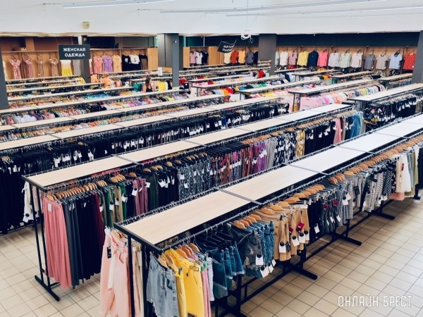 Гуляем – лето в самом разгаре! В магазине «Bazar» действуют скидки на обувь и футболки