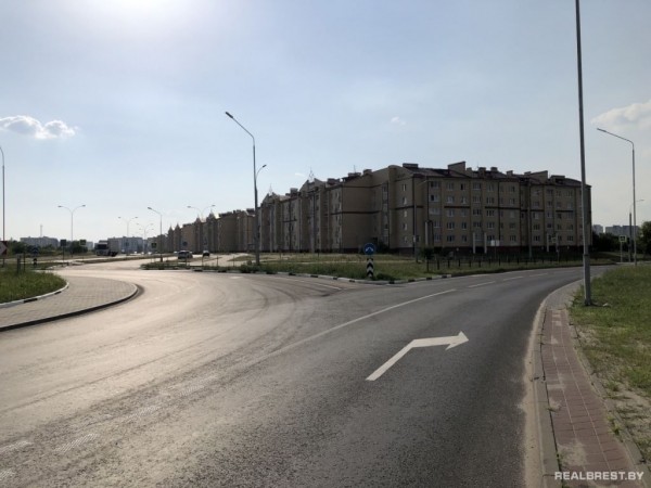 На Вульковском кольце в Бресте нанесли разметку и установили дорожные знаки
             
                На Вульковском кольце в Бресте нанесли разметку и установили дорожные знаки