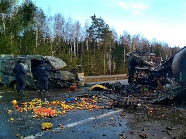 Следственный комитет показал фото самых страшных ДТП в этом году Следственный комитет показал фото самых страшных ДТП в этом году