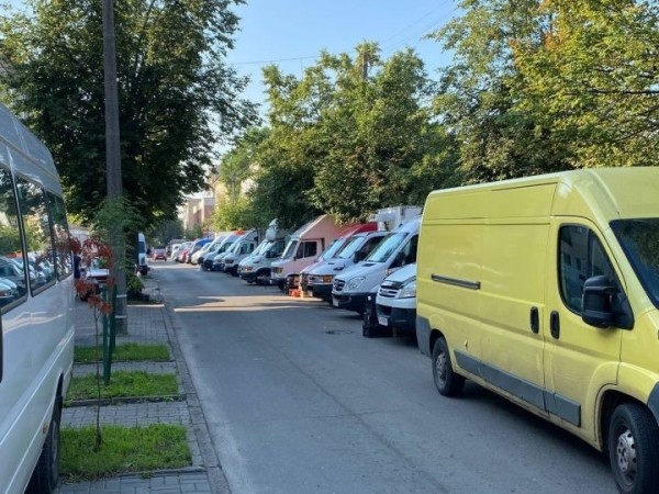 В Бресте возле Колхозного рынка на Карбышева парковка станет платной