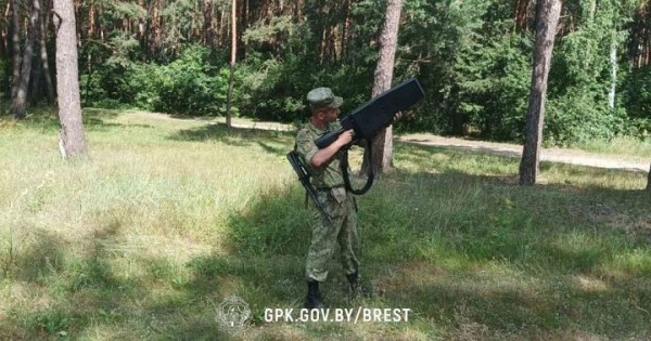 Беспилотник с сигаретами перехвачен брестскими пограничниками Беспилотник с сигаретами перехвачен брестскими пограничниками
