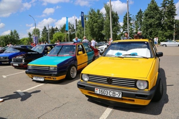 «Таких выпущено только 100 штук». Побывали на Volkswagen Day и нашли очень интересные машины