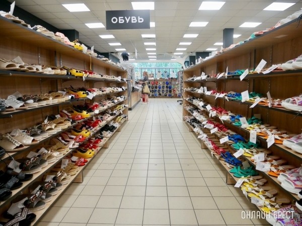 Гуляем – лето в самом разгаре! В магазине «Bazar» действуют скидки на обувь и футболки