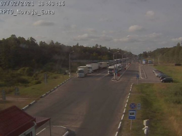 Лукашенко поручил пограничникам полностью перекрыть границу с Украиной Лукашенко поручил пограничникам полностью перекрыть границу с Украиной