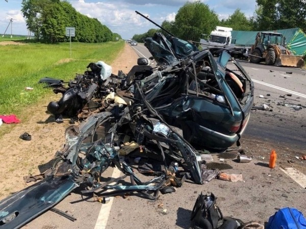 Следственный комитет показал фото самых страшных ДТП в этом году Следственный комитет показал фото самых страшных ДТП в этом году