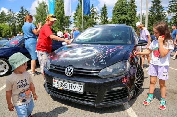 «Таких выпущено только 100 штук». Побывали на Volkswagen Day и нашли очень интересные машины