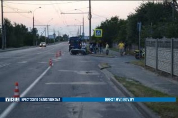 Маршрутка и мотоцикл столкнулись в Бресте Маршрутка и мотоцикл столкнулись в Бресте
