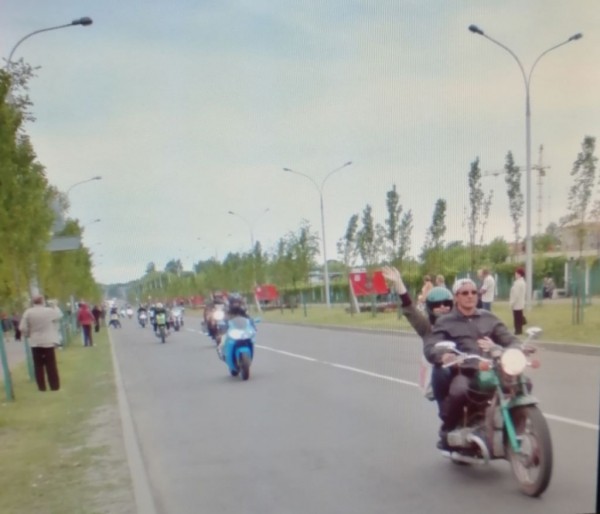 Качество, конечно, не очень, но решила поделиться старыми фотографиями
Качество, конечно, не очень, но решила поделиться старыми фотографиями