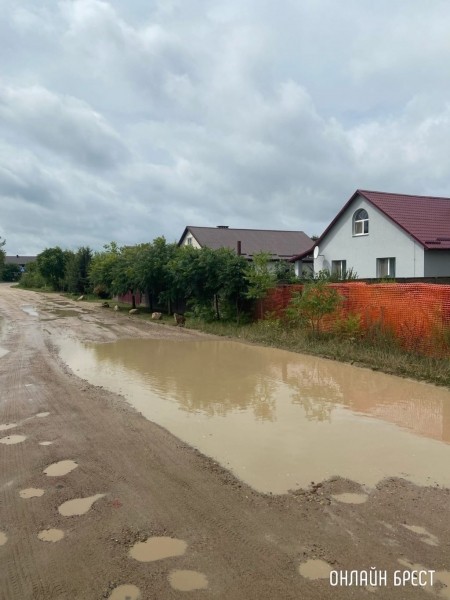 Вот такая дорога при повороте на садовое товарищество «Радуга»
Вот такая дорога при повороте на садовое товарищество «Радуга»