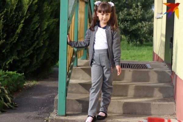 В Минске потратили 910 рублей на ребенка, в деревне – 730 на двоих: сравнили образы двух первоклассниц и хлопоты родителей перед 1 сентября В Минске потратили 910 рублей на ребенка, в деревне – 730 на двоих: сравнили образы двух первоклассниц и хлопоты родителей перед 1 сентября