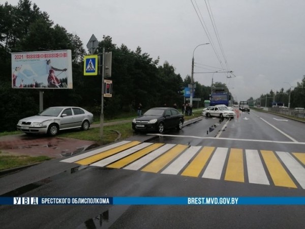 В Бресте произошло ДТП из 5 машин В Бресте произошло ДТП из 5 машин