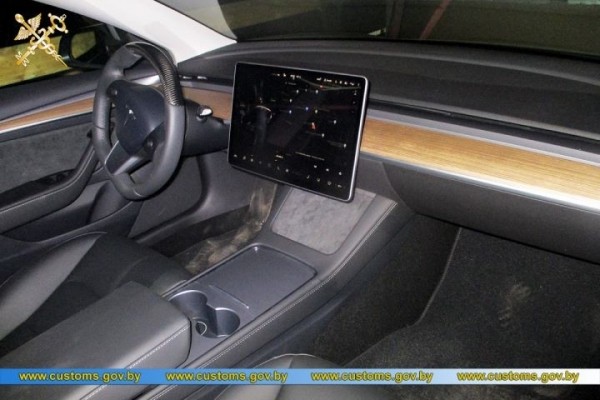 Хотел сэкономить на растаможке Tesla 1,5 тыс. евро, но попался таможенникам Хотел сэкономить на растаможке Tesla 1,5 тыс. евро, но попался таможенникам