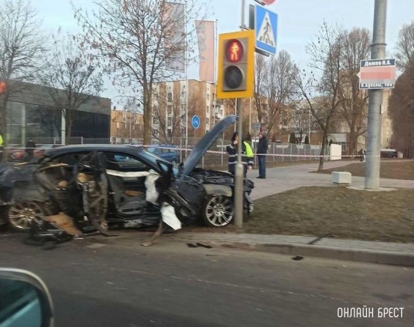 Из BMW в Бресте выпал пассажир и погиб. Дело в суде Из BMW в Бресте выпал пассажир и погиб. Дело в суде