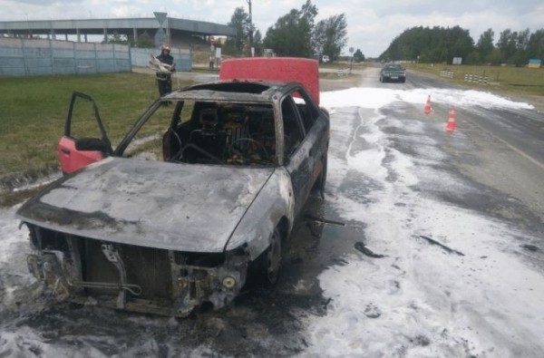 В Березе полностью сгорела машина В Березе полностью сгорела машина
