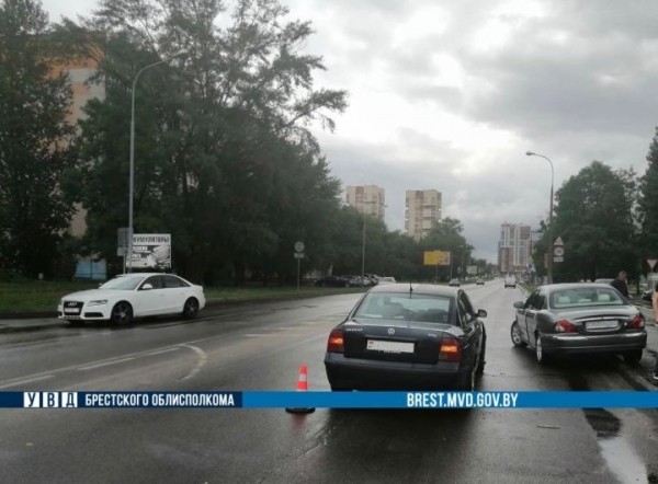 Неудачное перестроение стало причиной ДТП в Бресте Неудачное перестроение стало причиной ДТП в Бресте