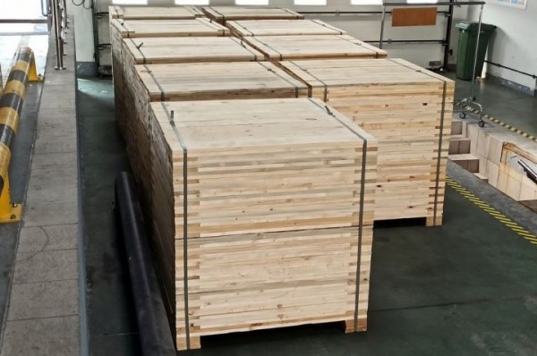 Партию белорусских контрабандных сигарет на 2,3 млн долларов обнаружили на белорусско-польской границе. Считали больше суток Партию белорусских контрабандных сигарет на 2,3 млн долларов обнаружили на белорусско-польской границе. Считали больше суток