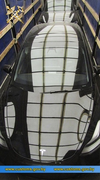 Хотел сэкономить на растаможке Tesla 1,5 тыс. евро, но попался таможенникам Хотел сэкономить на растаможке Tesla 1,5 тыс. евро, но попался таможенникам