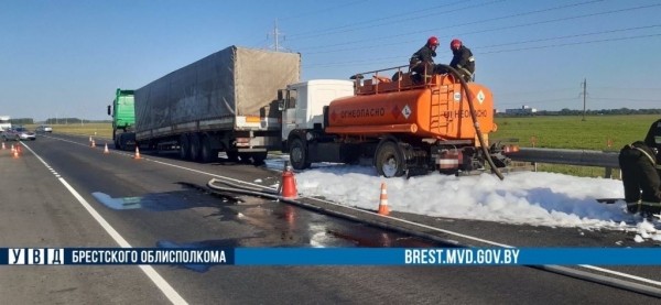 Несоблюдение дистанции привело к столкновению большегрузных автомобилей в Брестской области