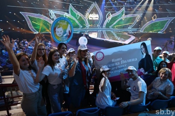 Финал конкурса «Мисс Беларусь» стартовал в Минске. Среди зрителей шоу Александр Лукашенко Финал конкурса «Мисс Беларусь» стартовал в Минске. Среди зрителей шоу Александр Лукашенко