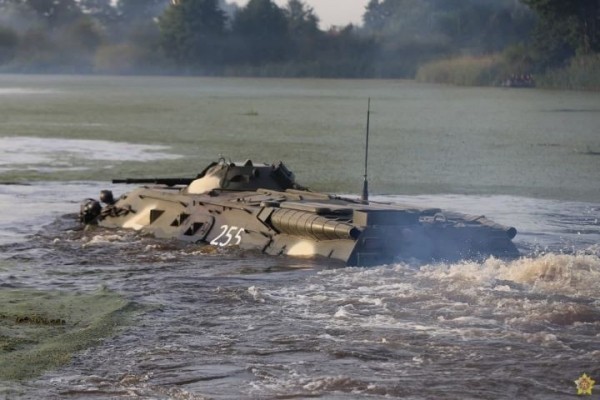 Марш с полигона «Доманово» на полигон «Брестский» с преодолением водной преграды. Фоторепортаж Марш с полигона «Доманово» на полигон «Брестский» с преодолением водной преграды. Фоторепортаж