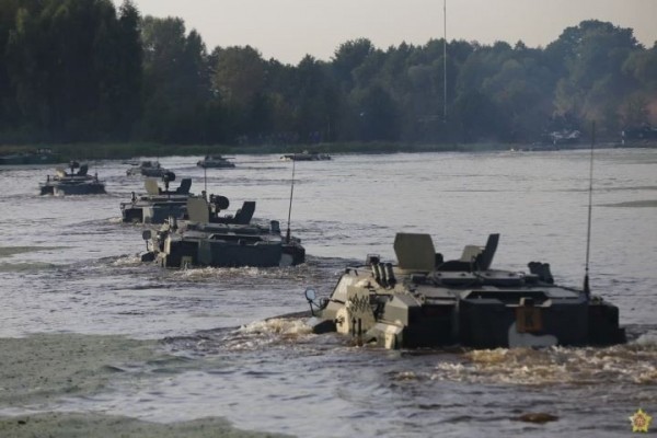 Марш с полигона «Доманово» на полигон «Брестский» с преодолением водной преграды. Фоторепортаж Марш с полигона «Доманово» на полигон «Брестский» с преодолением водной преграды. Фоторепортаж