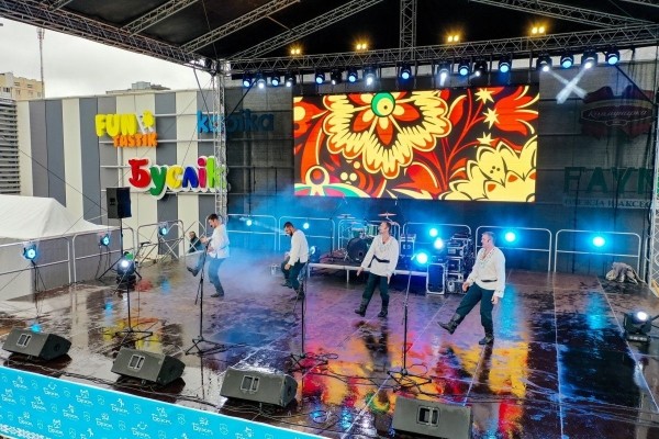 Сегодня в Бресте на Экваторе
             
                Сегодня в Бресте на Экваторе