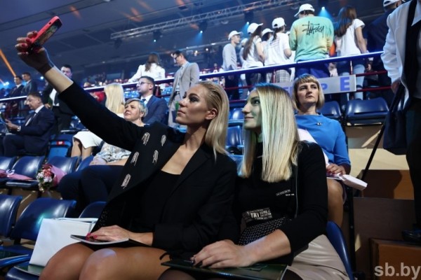 Финал конкурса «Мисс Беларусь» стартовал в Минске. Среди зрителей шоу Александр Лукашенко Финал конкурса «Мисс Беларусь» стартовал в Минске. Среди зрителей шоу Александр Лукашенко