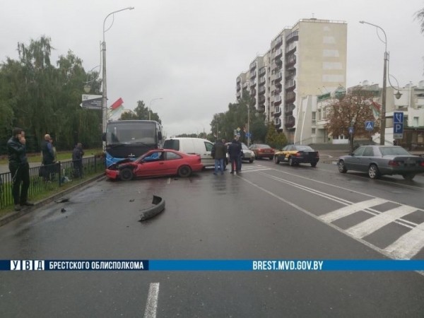 Подробности ДТП в Кобрине с участием 4 машин Подробности ДТП в Кобрине с участием 4 машин