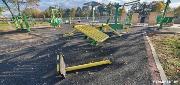 В Бресте вандалы оказались сильнее спортсменов?
             
                В Бресте вандалы оказались сильнее спортсменов?