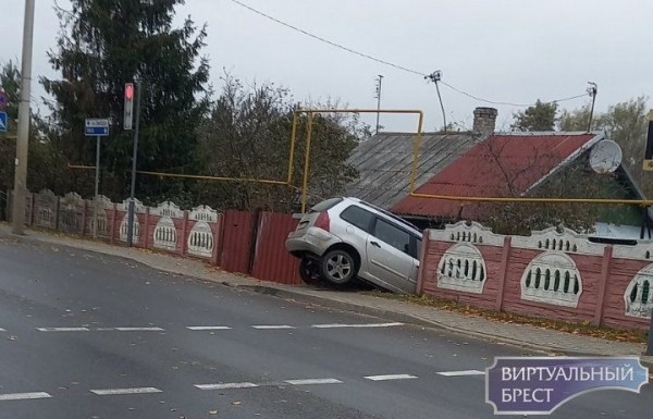 Читатель: Вчера в Кобрине произошло непонятное ДТП. Как думаете, что случилось? Уснул? Отвлёкся? Подрезали? Или?
Читатель: Вчера в Кобрине произошло непонятное ДТП. Как думаете, что случилось? Уснул? Отвлёкся? Подрезали? Или?