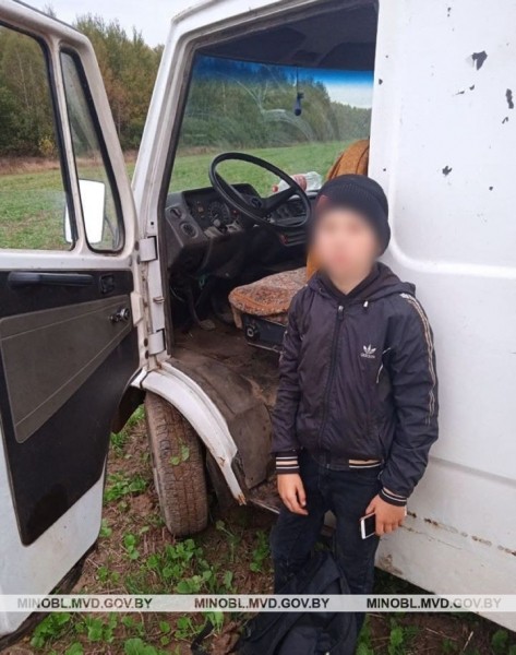 В Минской области 12-летние школьники угнали микроавтобус