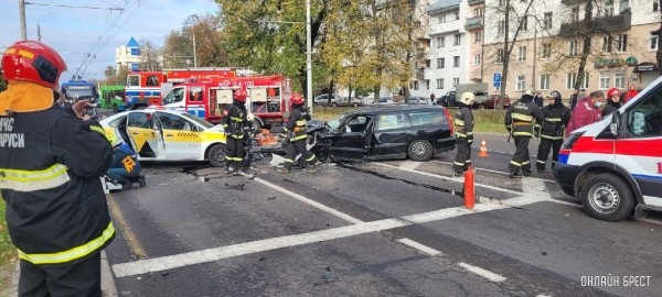 В центре Бреста произошло «лобовое» столкновение. Подробности серьезного ДТП на Машерова В центре Бреста произошло «лобовое» столкновение. Подробности серьезного ДТП на Машерова