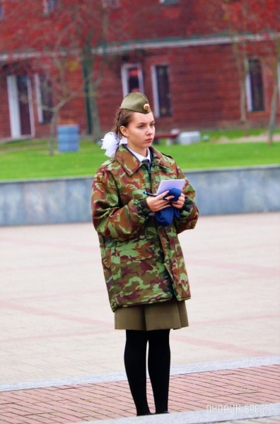 
                Читатель: Брестские школьники продолжают нести почётную Вахту в Брестской крепости
            